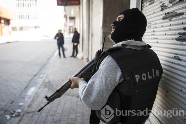 Polis evlere böyle girdi