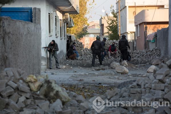 Polis evlere böyle girdi
