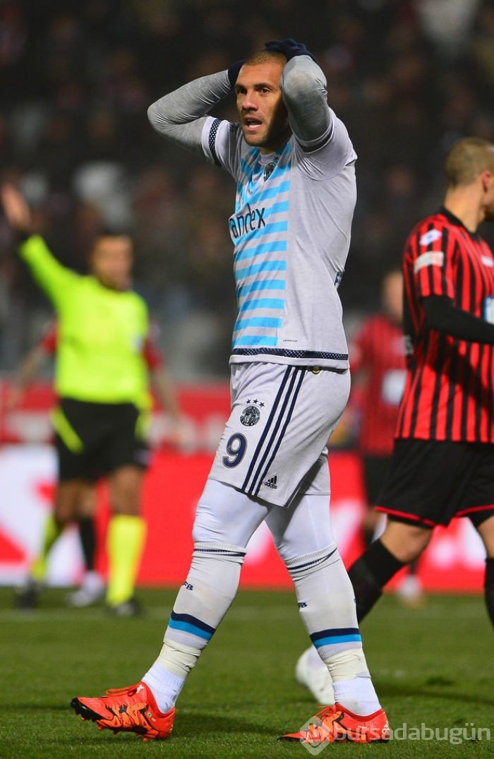 Van Persie ile Fernandao arasında soğuk rüzgarlar