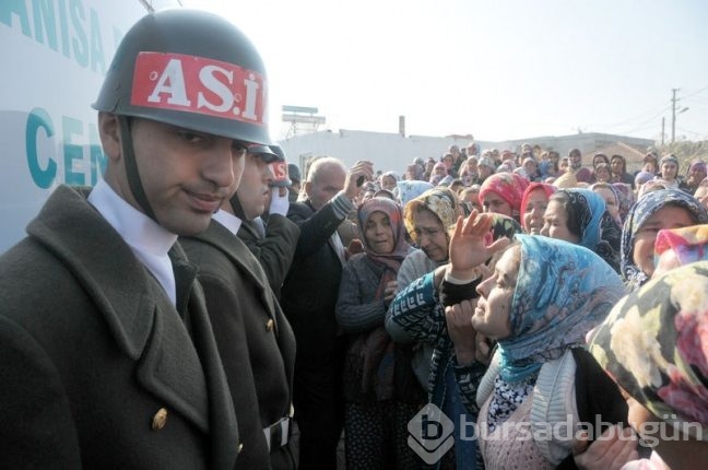 Manisa'da şehit Erdoğan Kayayı 2 bin kişi uğurladı