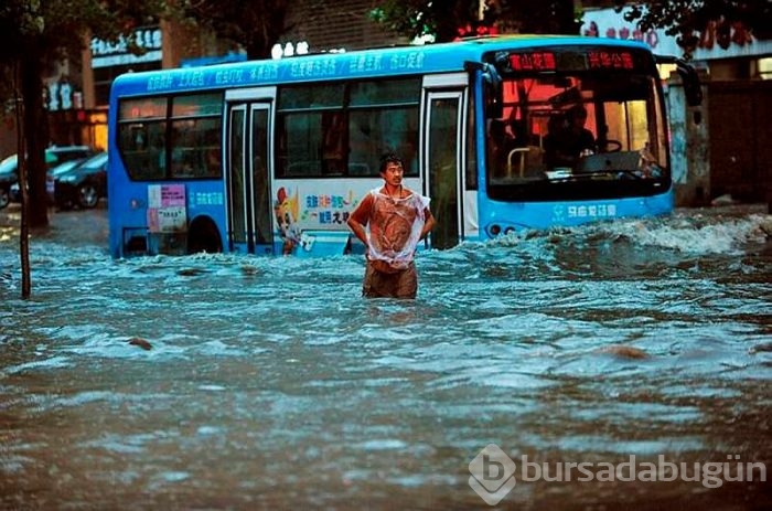 Çin'de heyelan onlarca binayı yıktı