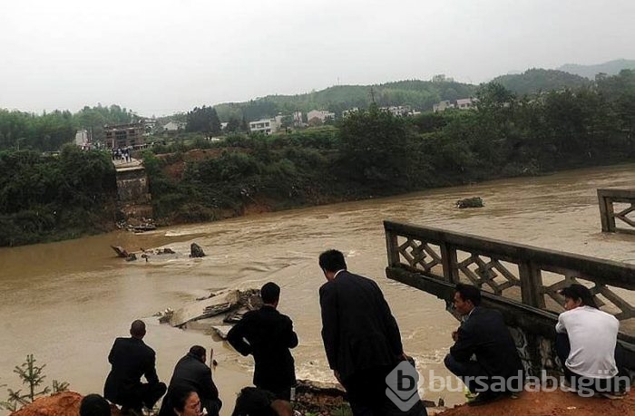 Çin'de heyelan onlarca binayı yıktı