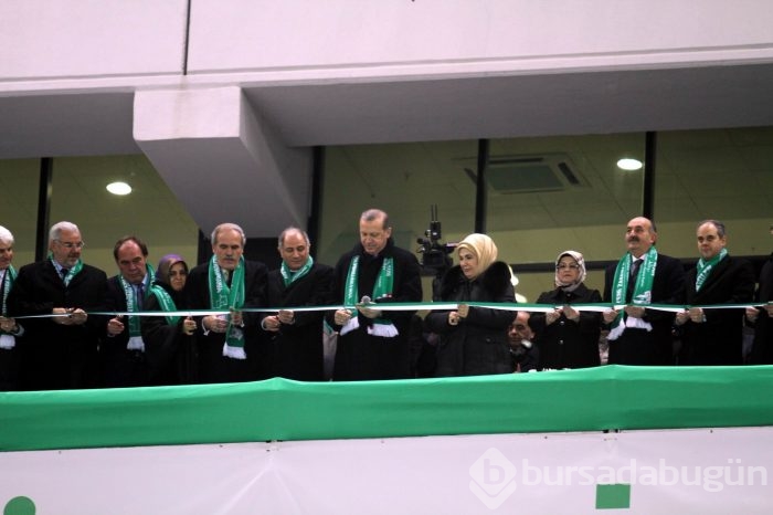 Bursa Büyükşehir Stadyumu hizmete açıldı	