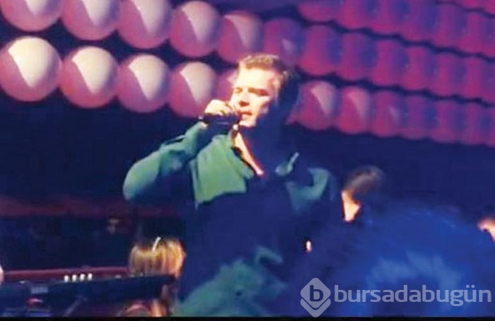 Kıvanç Tatlıtuğ ve Çağatay Ulusoy'dan şarkı şov