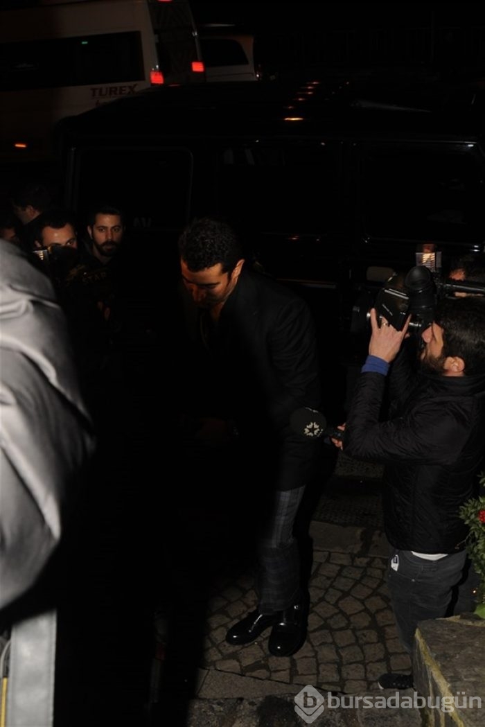Kenan İmirzalıoğlu ile Sinem Kobal polis çevirmesine takıldı!