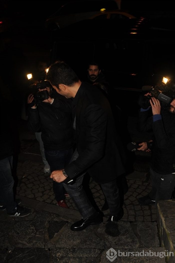 Kenan İmirzalıoğlu ile Sinem Kobal polis çevirmesine takıldı!