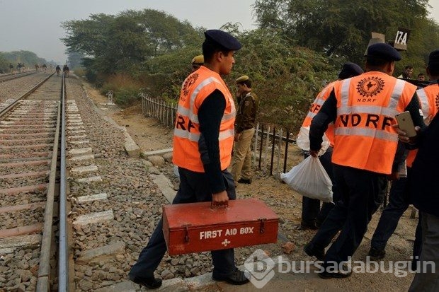Hindistan'da uçak duvara çakıldı: 10 ölü