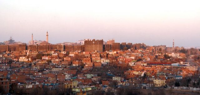 Diyarbakır Sur'da yaşayan sivil halk ölmekten korkuyor