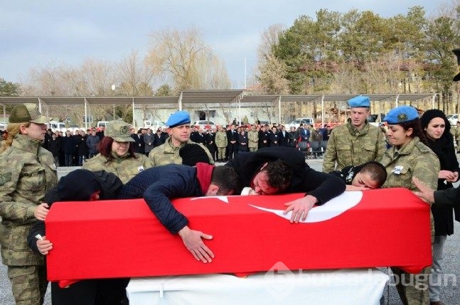 Bitlis'te şehitlere hazin tören 