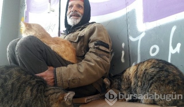 Süleyman Akova İstiklal Caddesi'nde yaşam savaşı veriyor