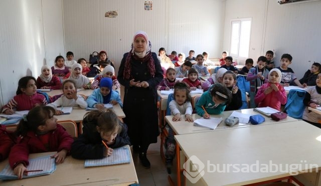Türkiye'de 300 bin Suriyeli çocuk eğitim görüyor