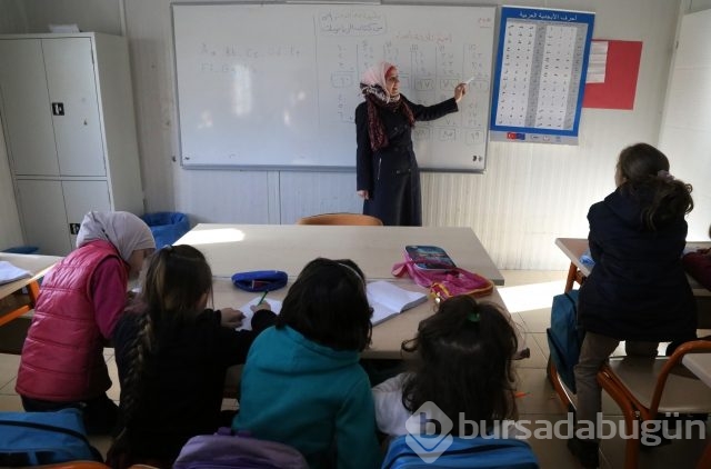 Türkiye'de 300 bin Suriyeli çocuk eğitim görüyor