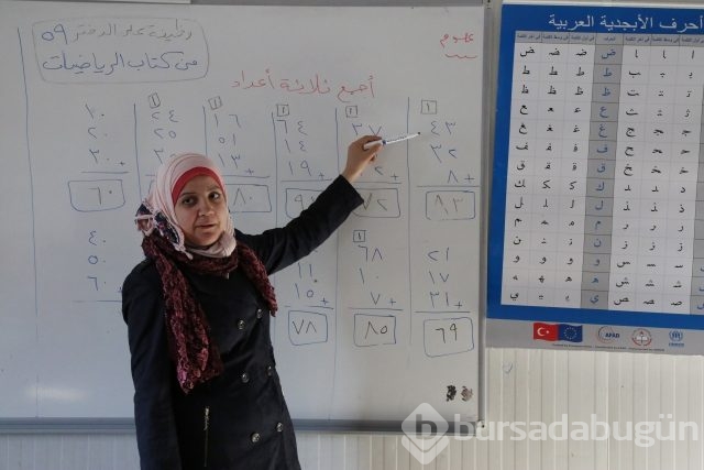 Türkiye'de 300 bin Suriyeli çocuk eğitim görüyor