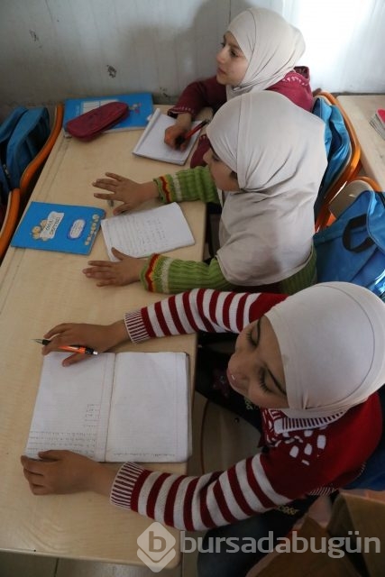 Türkiye'de 300 bin Suriyeli çocuk eğitim görüyor