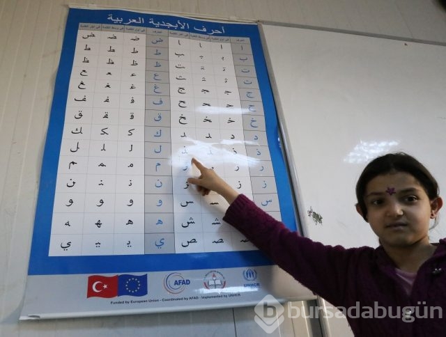 Türkiye'de 300 bin Suriyeli çocuk eğitim görüyor