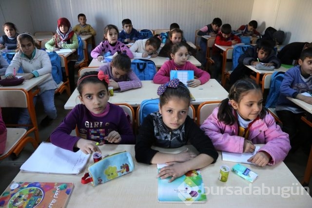 Türkiye'de 300 bin Suriyeli çocuk eğitim görüyor