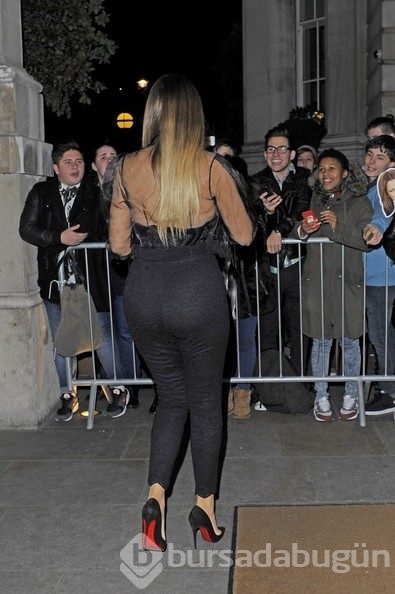 Kardashian çıplak pozlarını yayınladı