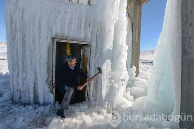 Van'da soğuk hava su deposunu patlattı