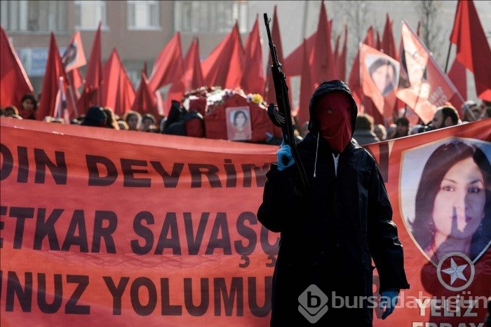 Kalaşnikoflu cenaze
