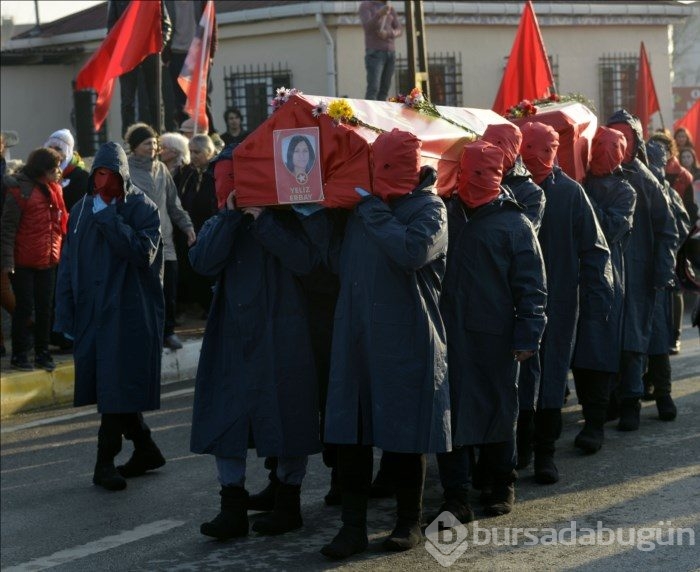 Kalaşnikoflu cenaze

