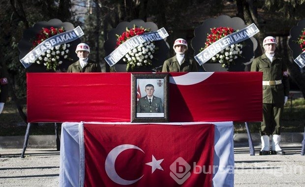 Şehit askeri aynı saldırıda yaralanan arkadaşları uğurladı