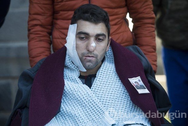 Şehit askeri aynı saldırıda yaralanan arkadaşları uğurladı