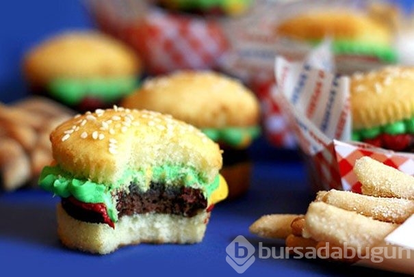 'Yeme de yanında yat' türünden 24 cupcake