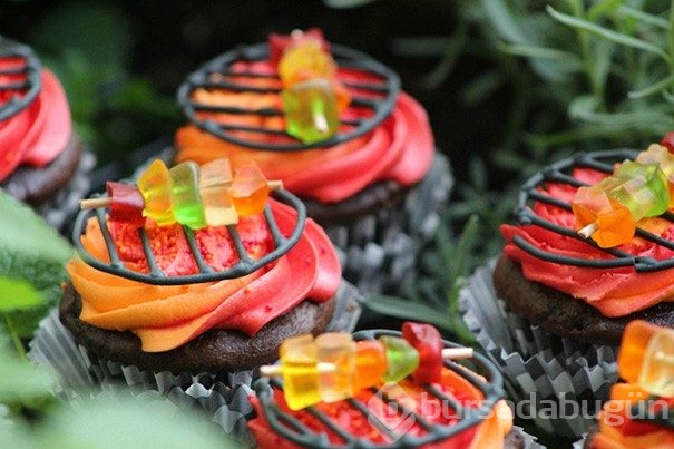 'Yeme de yanında yat' türünden 24 cupcake