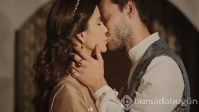 Beren öpüştü Twitter yıkıldı