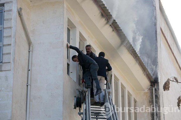 Şırnak'ta can pazarı: PKK kütüphaneyi yaktı