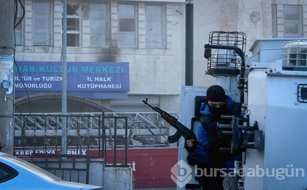 Şırnak'ta can pazarı: PKK kütüphaneyi yaktı