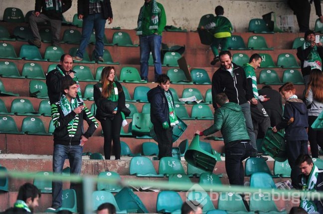 Bursa'da stadyum koltuklarını alıp gittiler 