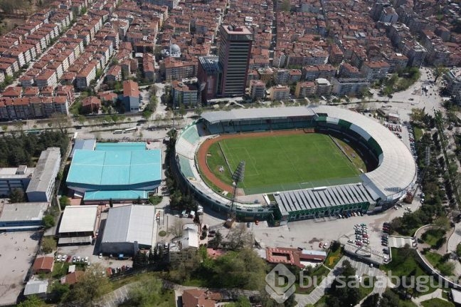 Bursa'da stadyum koltuklarını alıp gittiler 