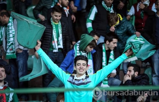 Bursa'da stadyum koltuklarını alıp gittiler 