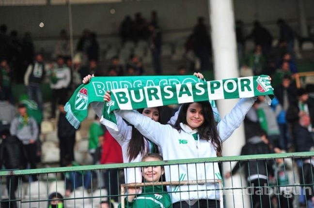 Bursa'da stadyum koltuklarını alıp gittiler 