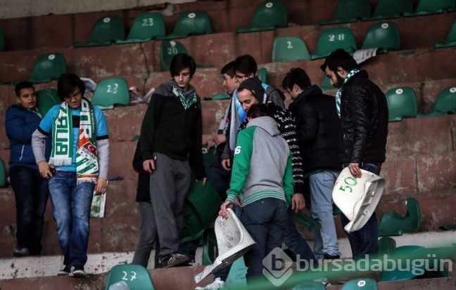 Bursa'da stadyum koltuklarını alıp gittiler 