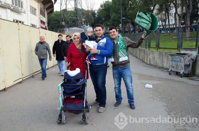 Bursa'da stadyum koltuklarını alıp gittiler 