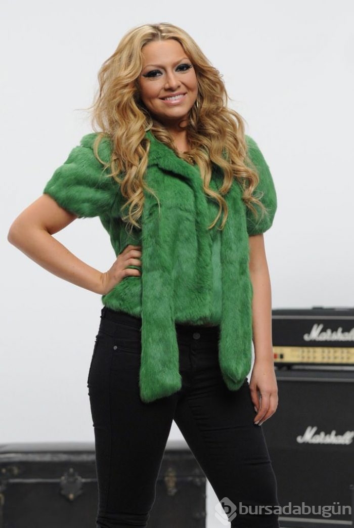 Hadise'yi vatandaşlar topa tuttu!