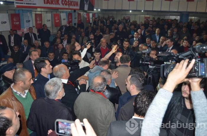 CHP kongresinde arbede!