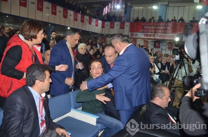 CHP kongresinde arbede!