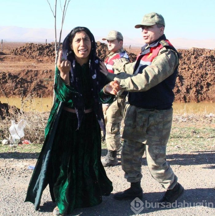 Jandarma öfkeli kadınları zor tuttu