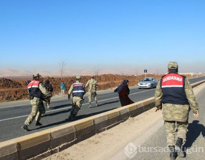 Jandarma öfkeli kadınları zor tuttu