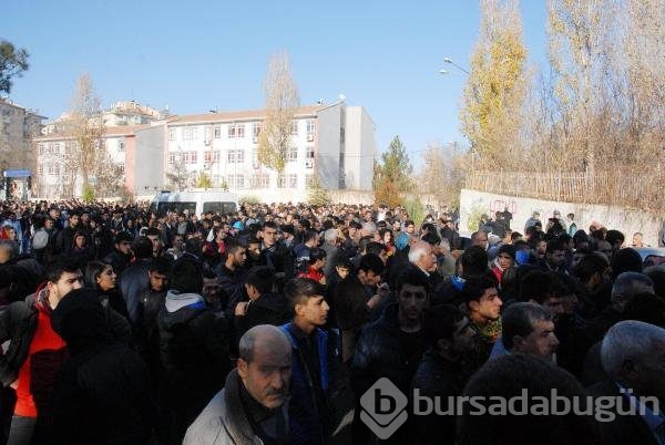 Sur'da yürüyüşe polis müdahalesi!