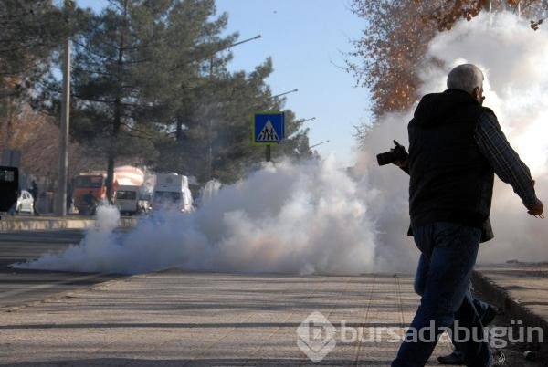 Sur'da yürüyüşe polis müdahalesi!