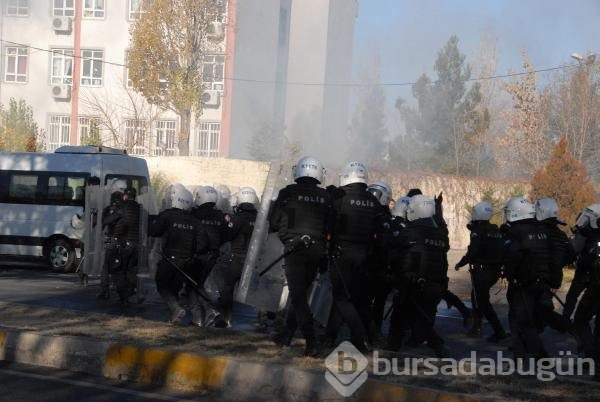 Sur'da yürüyüşe polis müdahalesi!