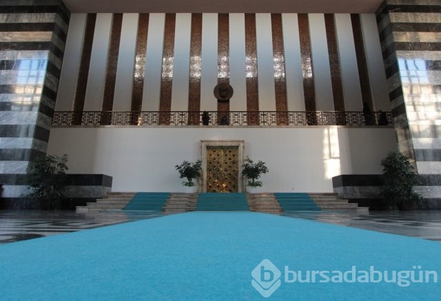 Meclis'in halıları turkuaz mavisi oldu