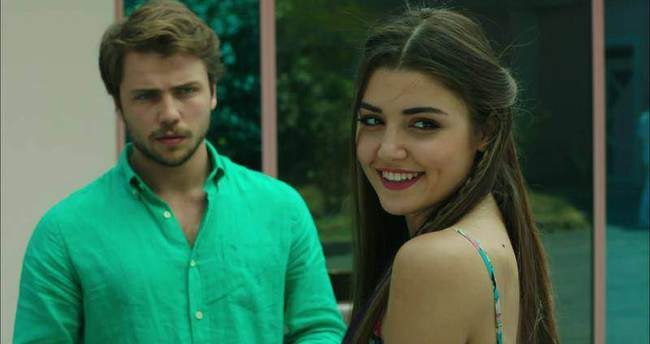 Tolga Sarıtaş ve Bige Önal'ın olay yaratan pozu