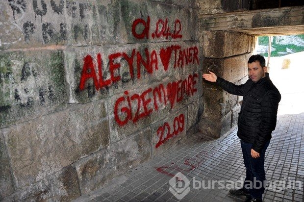 Tarihi Amasra Kalesi'nde sprey yazı kirliliği