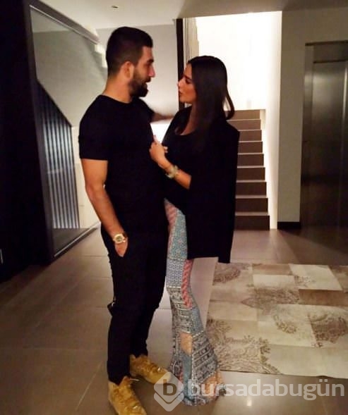 Arda Turan 'damat pozu' verdi