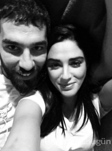 Arda Turan 'damat pozu' verdi
